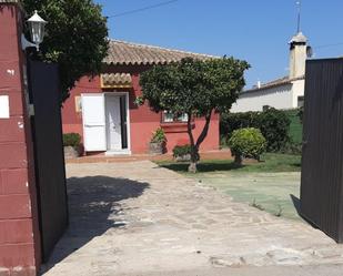 Vista exterior de Casa o xalet en venda en Chiclana de la Frontera amb Jardí privat, Traster i Piscina