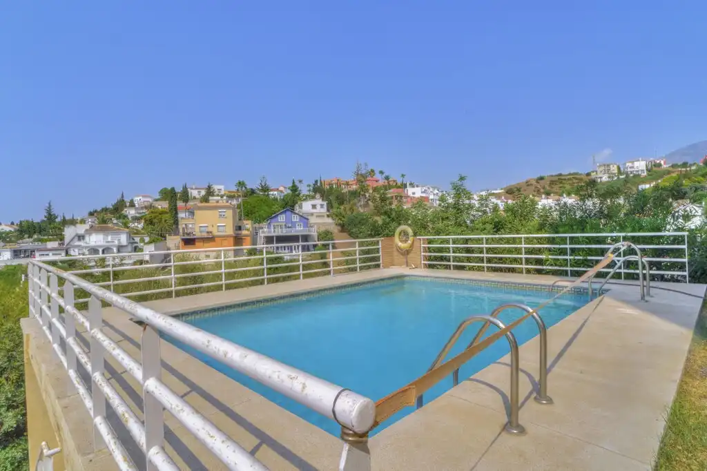 Piscina de Casa o xalet en venda en Fuengirola amb Aire condicionat, Jardí privat i Terrassa