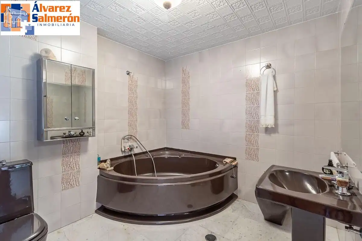 Baño de Casa o chalet en venta en Huétor Vega con Aire acondicionado, Calefacción y Jardín privado