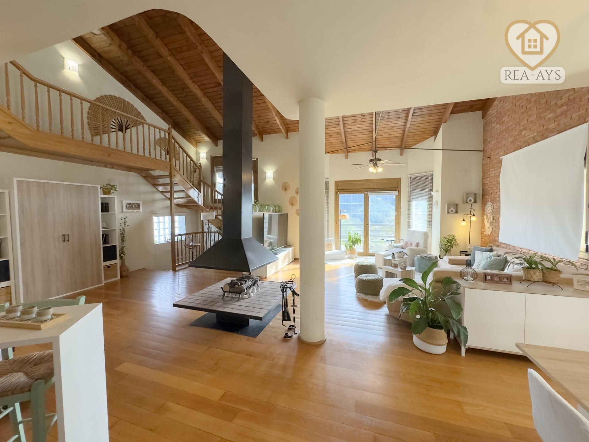 Sala d'estar de Casa o xalet en venda en Vallirana amb Calefacció, Jardí privat i Terrassa