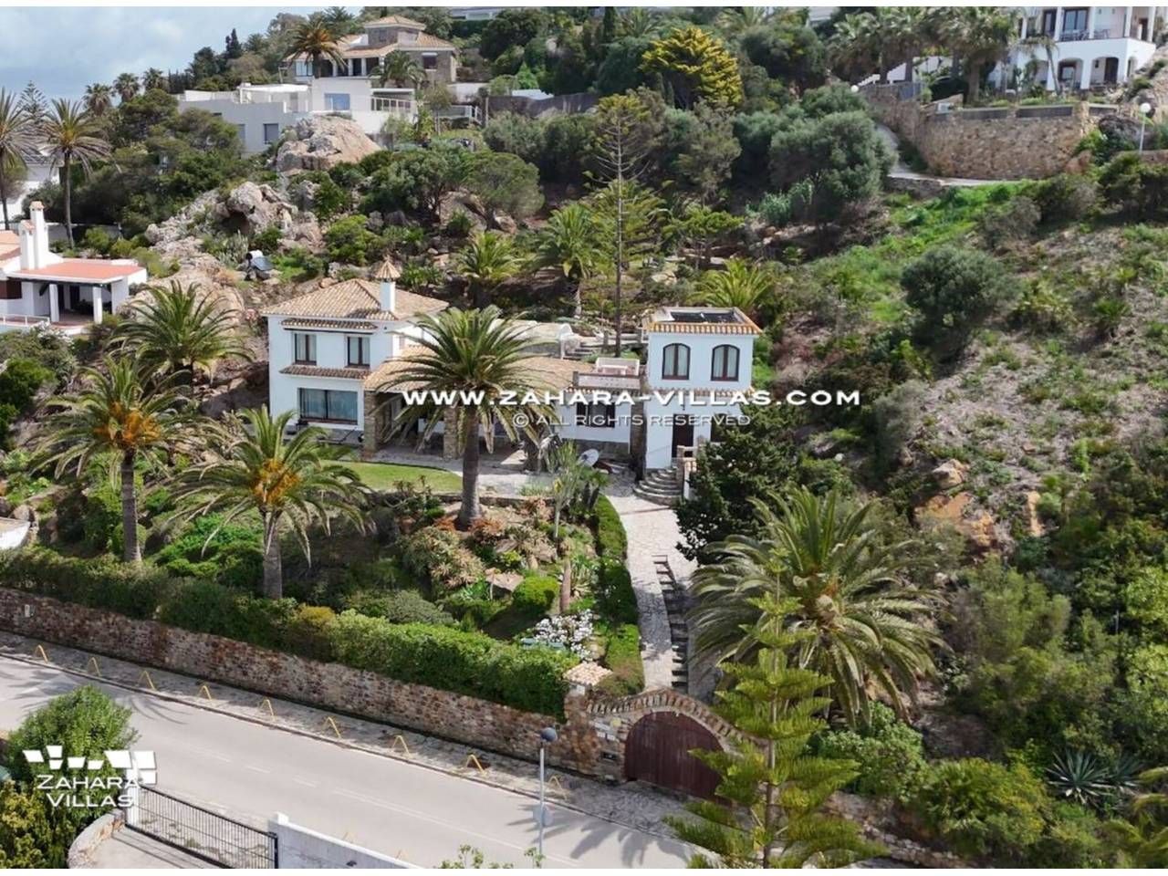 Vista exterior de Casa o xalet en venda en Zahara de los Atunes amb Jardí privat, Terrassa i Piscina