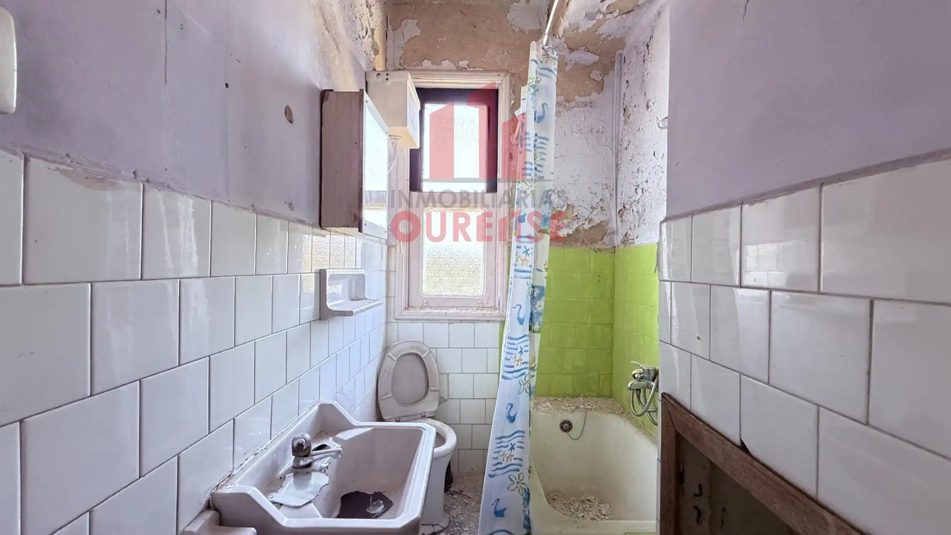 Bathroom of Buildings for sale in Ourense Capital 