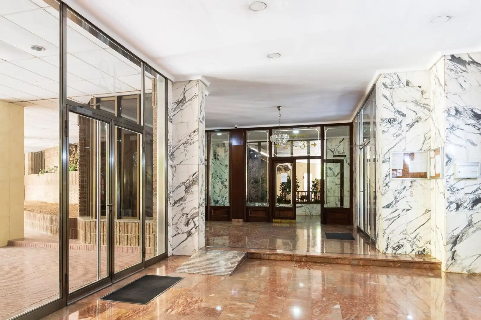 Piso en venta en Avenida ALIERTA, CESAREO, 42, Parque Miraflores