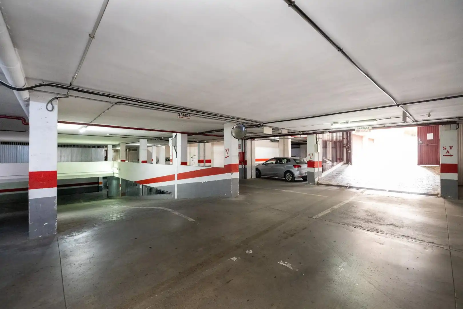 Parkplatz von Garage zum Verkauf in  Granada Capital