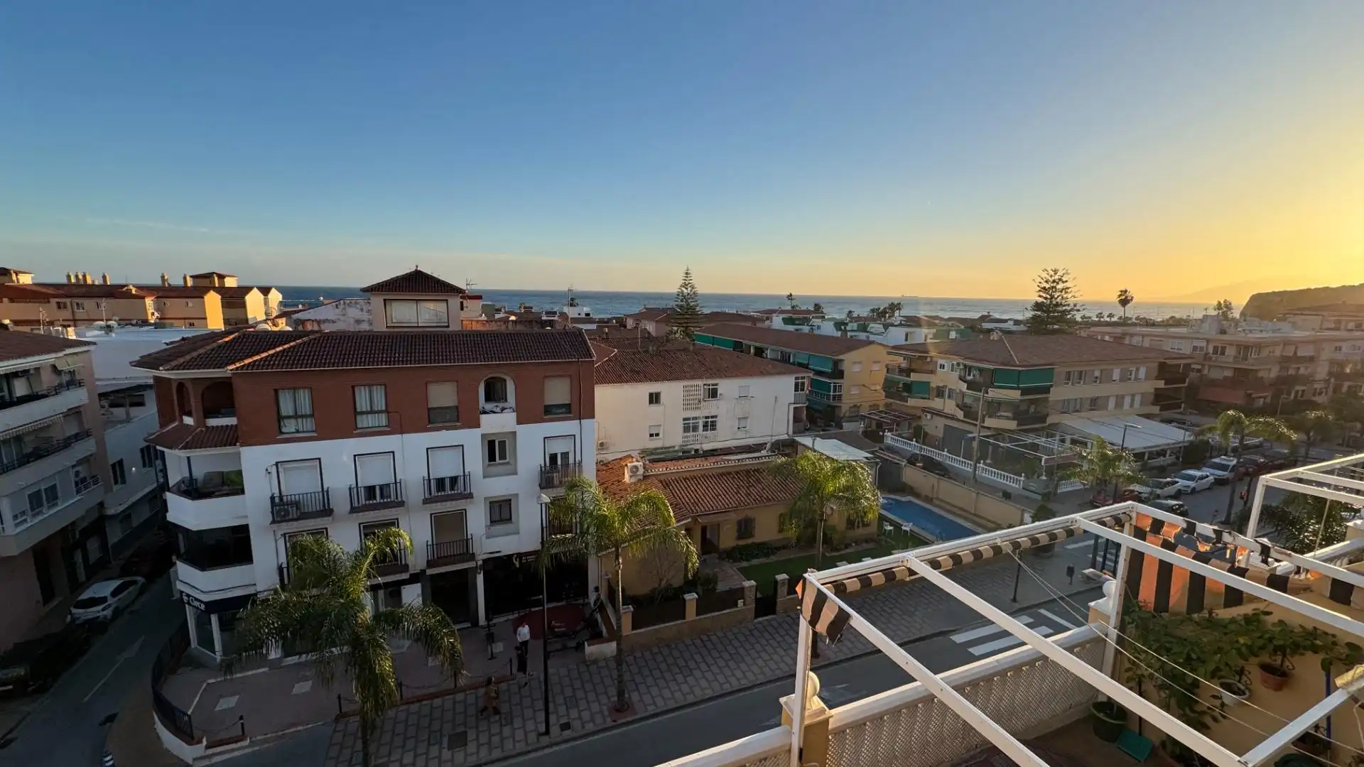 Vista exterior de Ático en venta en Rincón de la Victoria con Aire acondicionado, Terraza y Trastero