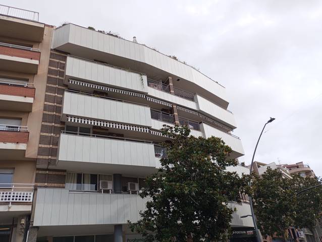 Oficina en Alquiler en Avinguda de Jacquard en Vallparadís - Antic Poble de Sant Pere