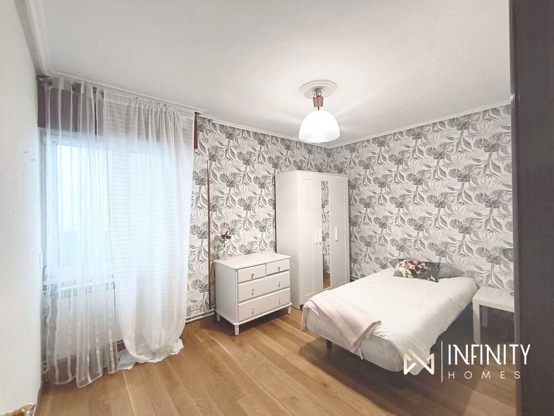 Dormitori de Pis en venda en Santurtzi  amb Calefacció, Terrassa i Traster