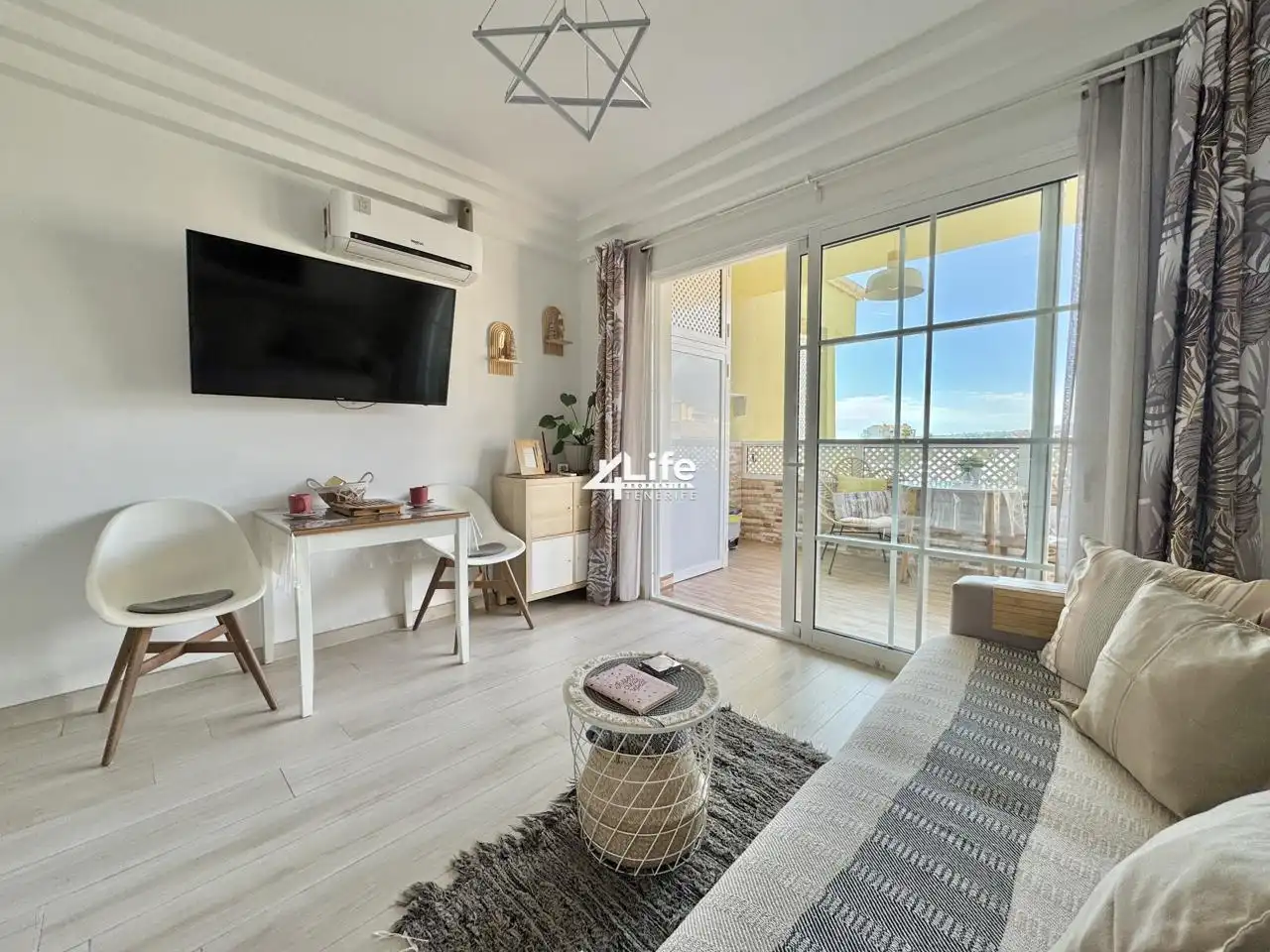 Terraza de Piso en venta en Adeje con Aire acondicionado, Terraza y Piscina comunitaria