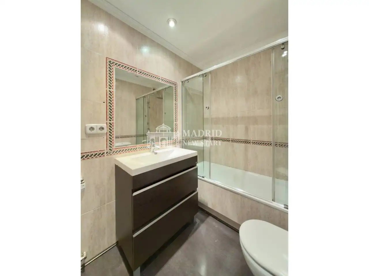 Badezimmer von Wohnung zum Verkauf in Madrid mit Klimaanlage, Heizung und Terrasse