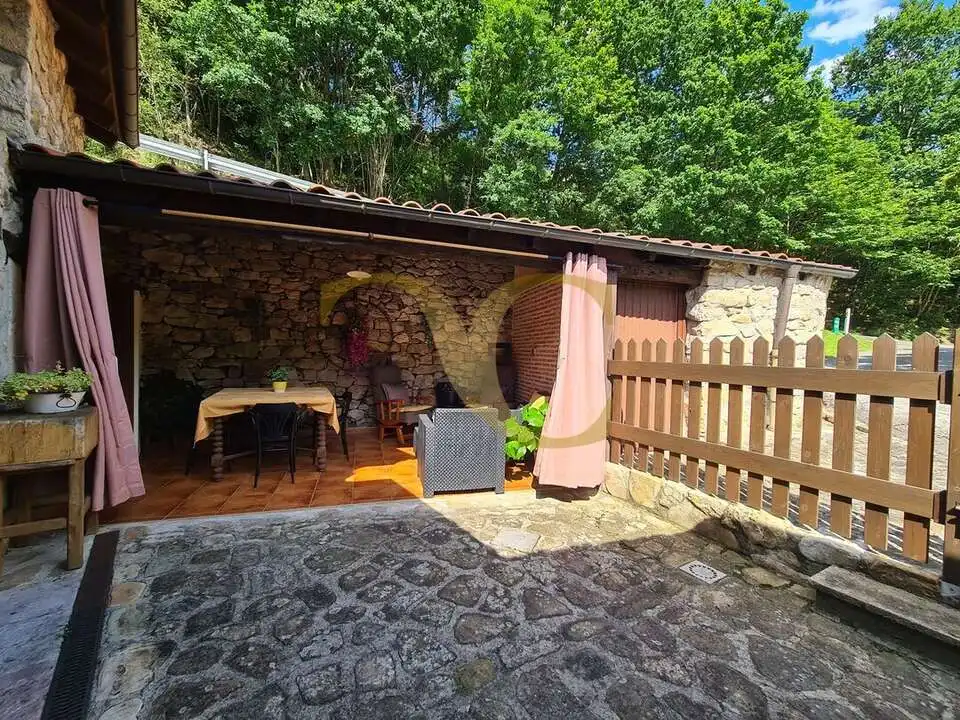 Terrassa de Casa o xalet en venda en Peñamellera Alta amb Calefacció, Jardí privat i Terrassa