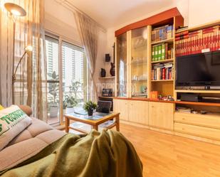 Sala d'estar de Pis en venda en  Tarragona Capital amb Aire condicionat, Parquet i Balcó