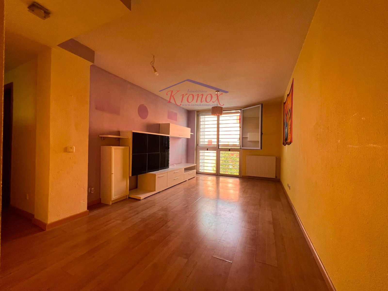 Living room of Flat for sale in  Madrid Capital  with Air Conditioner, Heating and Oven