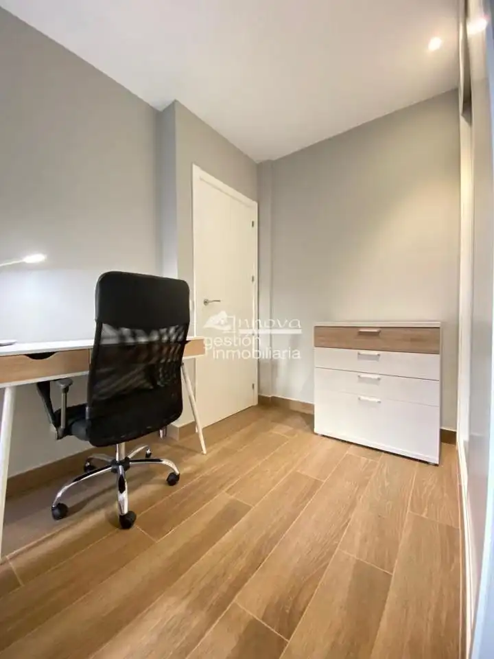 Ground floor for rent in San Nicolás, Plaza Mayor - San Agustín