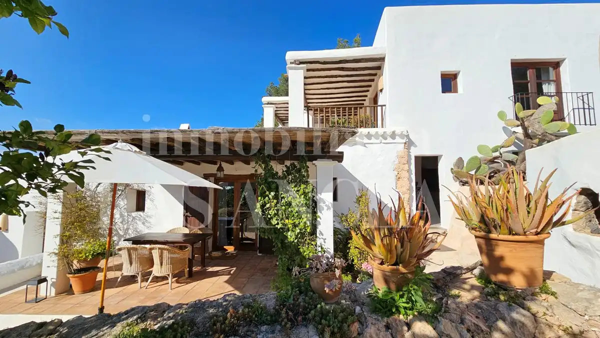 Vista exterior de Finca rústica en venda en Santa Eulària des Riu amb Calefacció, Terrassa i Traster