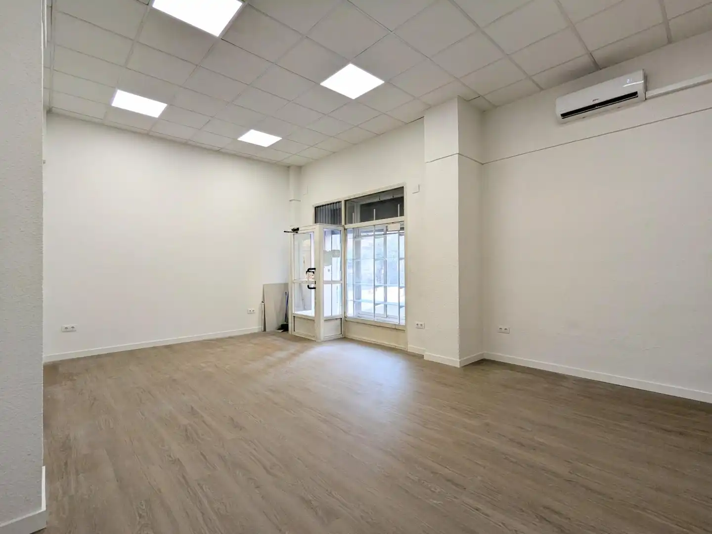 Commercial properties for rent in Valencia  with Air Conditioner