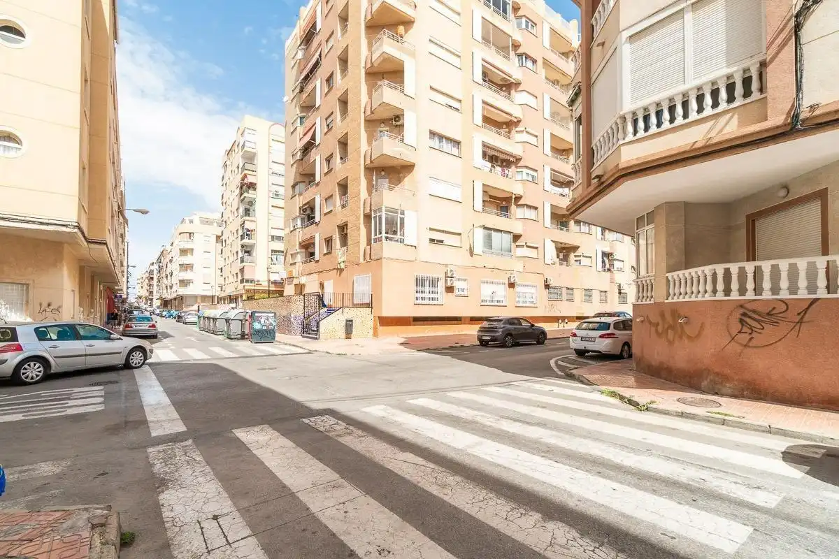 Vista exterior de Estudio de alquiler en Torrevieja con Aire acondicionado, Calefacción y Terraza