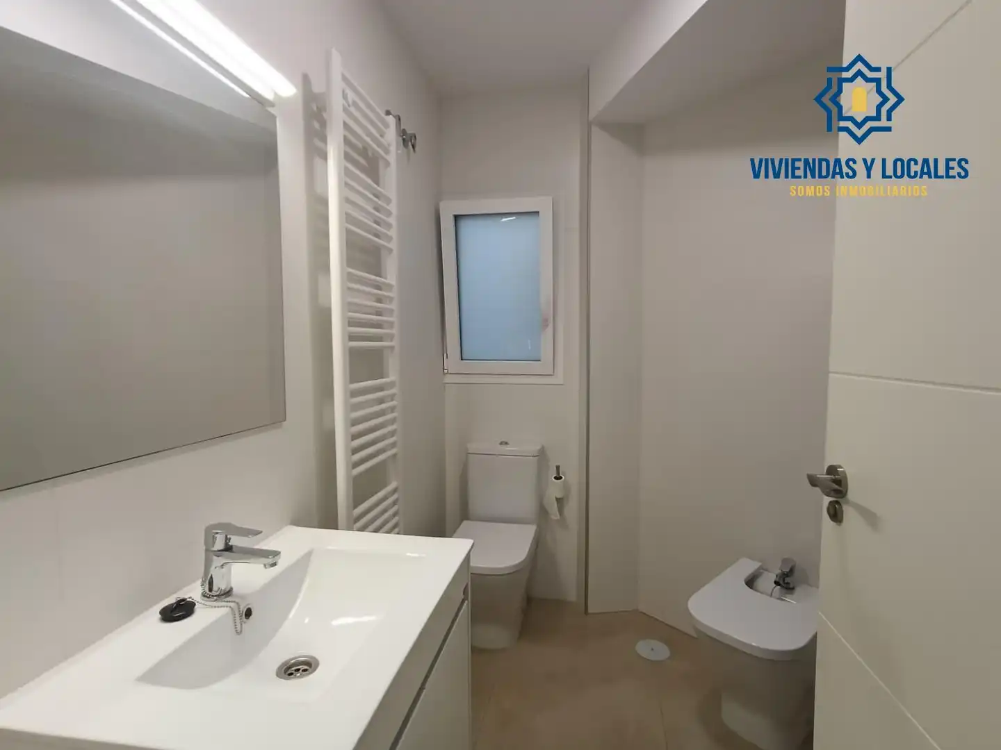 Baño de Piso de alquiler en Granada con Aire acondicionado, Calefacción y Terraza
