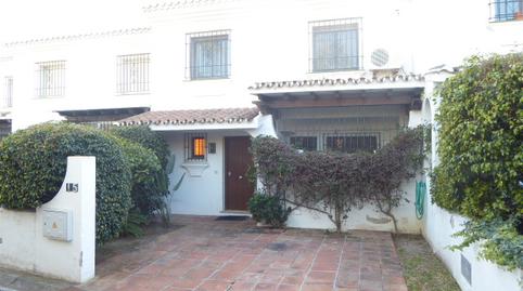 Foto 2 de Casa adosada en venda a Avenida Petunias, 27, Nueva Alcántara, Marbella