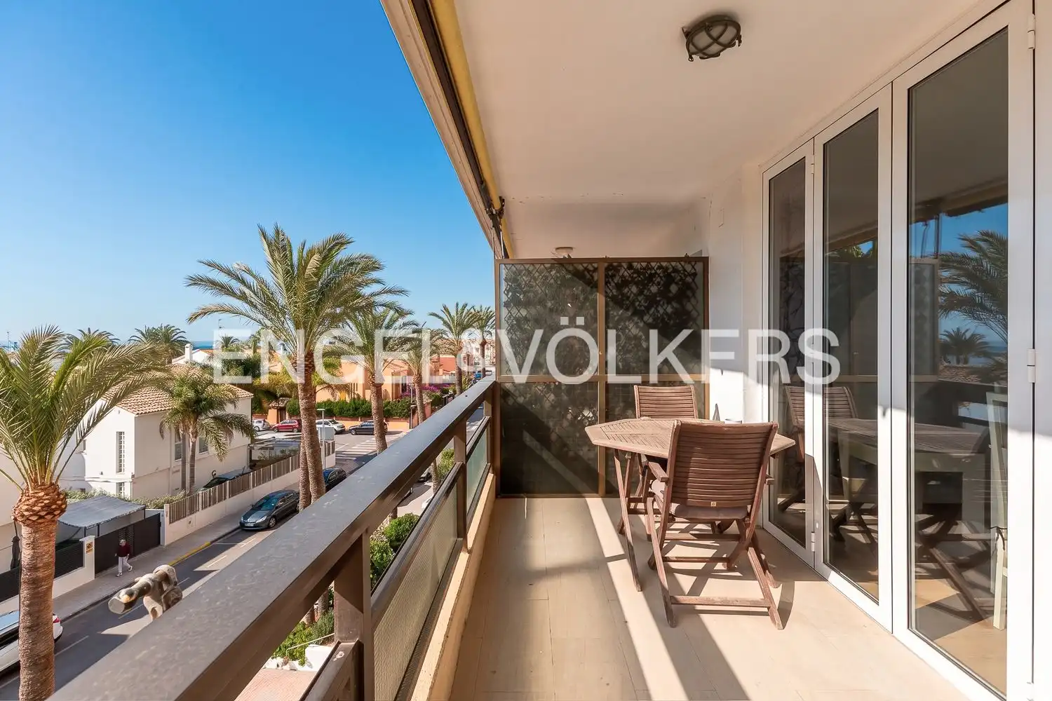 Piso con terraza en alquiler en Avinguda Neptuno, imagen 2