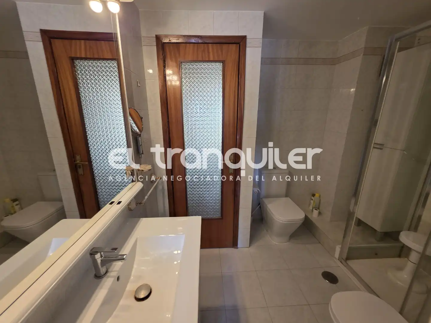 Bathroom of Flat for rent in Madrid  with Air Conditioner, Parquet flooring and Terrace