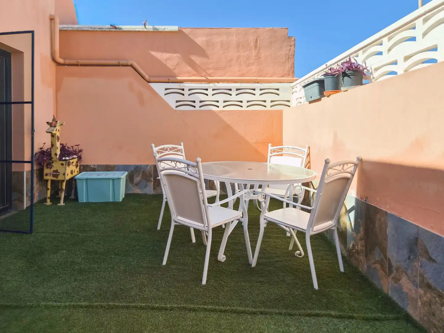 Terrasse von Einfamilien-Reihenhaus zum Verkauf in Antigua