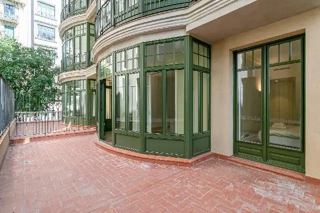 Vista exterior de Piso en venta en Barcelona con Aire acondicionado, Calefacción y Parquet