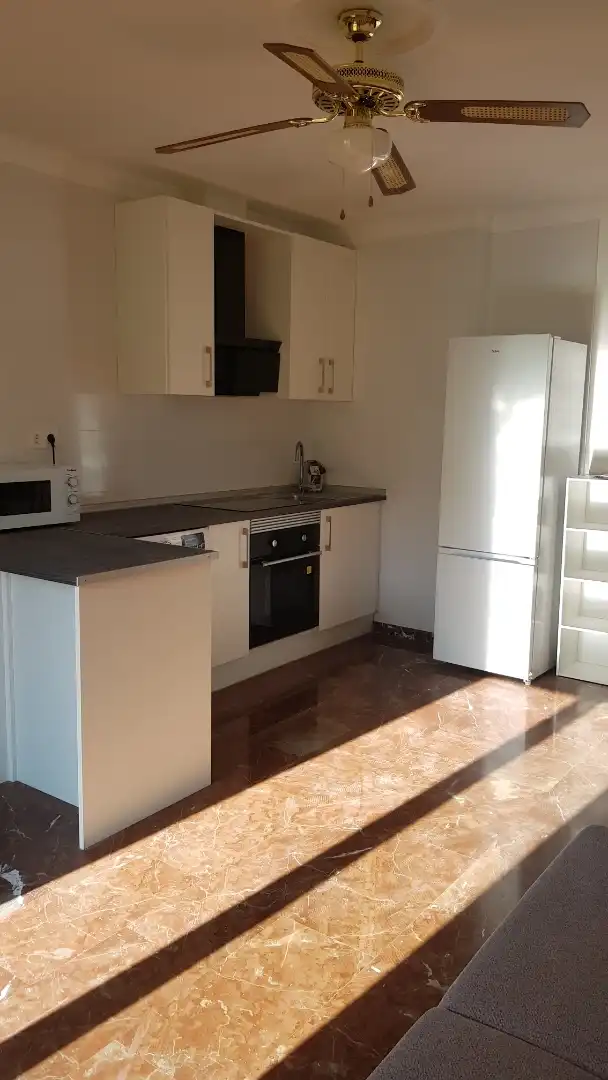 Cuina de Àtic de lloguer en La Zubia amb Aire condicionat, Jardí privat i Terrassa