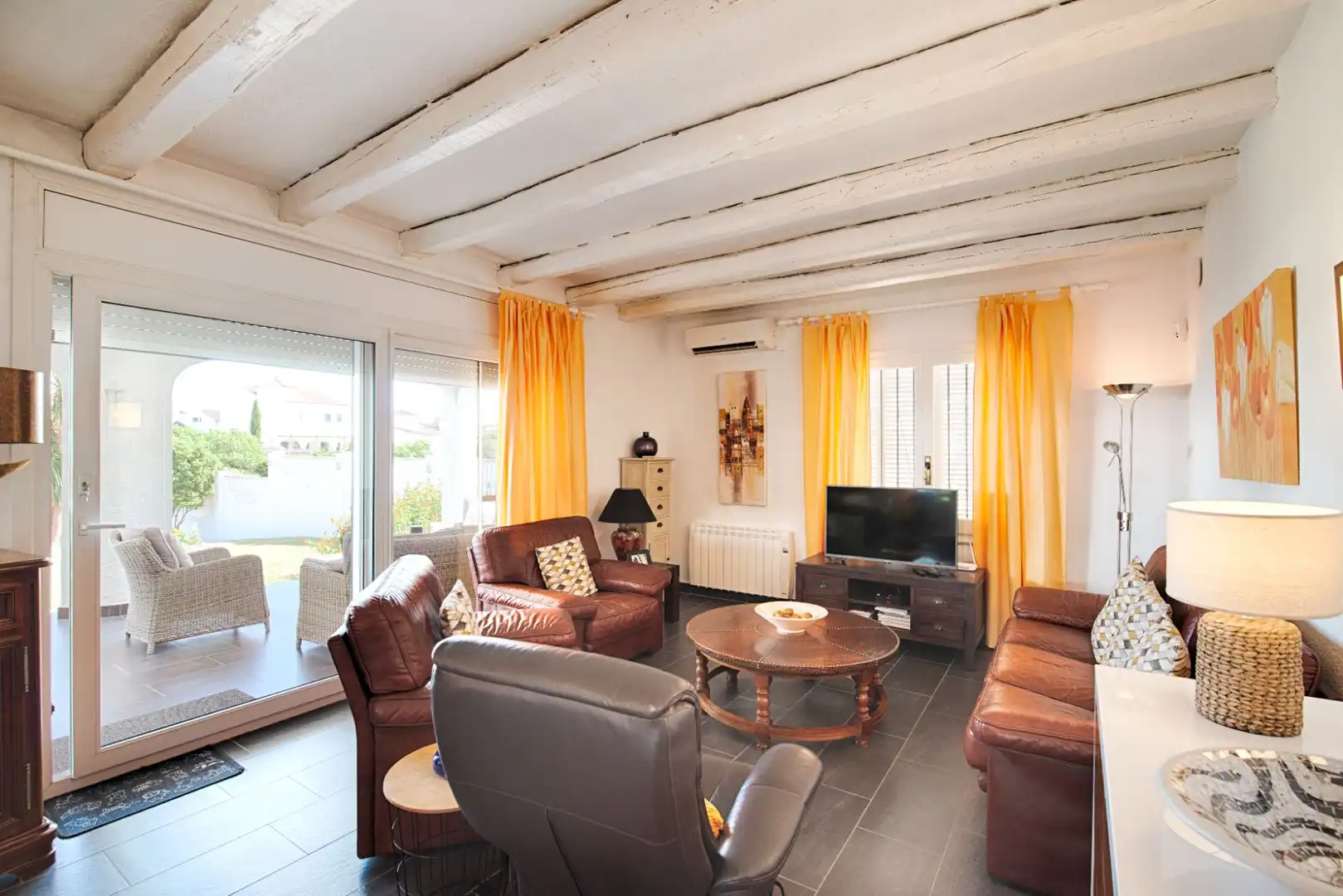 Sala d'estar de Casa o xalet en venda en Empuriabrava