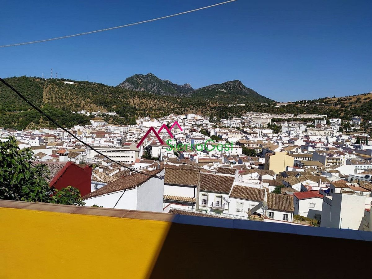 Vista exterior de Casa o xalet en venda en Ubrique amb Terrassa i Traster