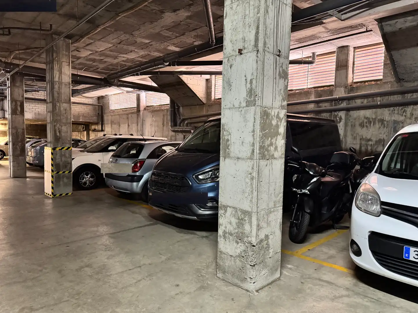Parking de Piso en venta en Girona con Aire acondicionado, Calefacción y Trastero