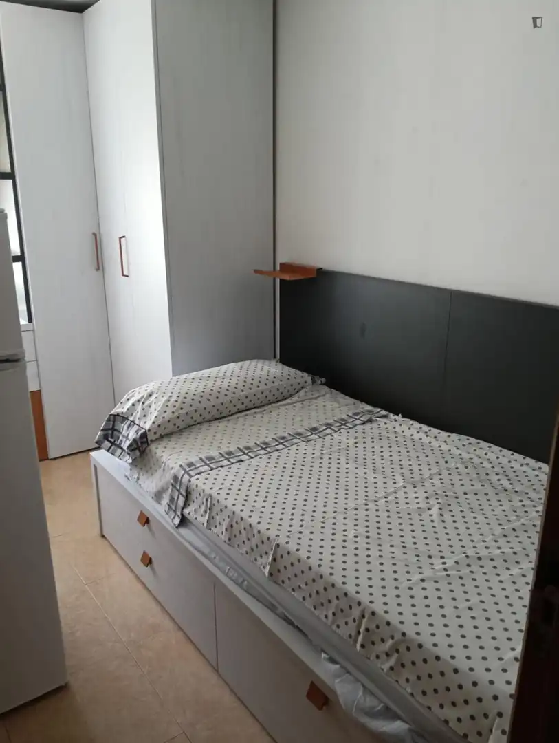 Schlafzimmer von Wohnungen zur untervermieten in L'Hospitalet de Llobregat mit Möbliert, Ofen und Waschmaschine
