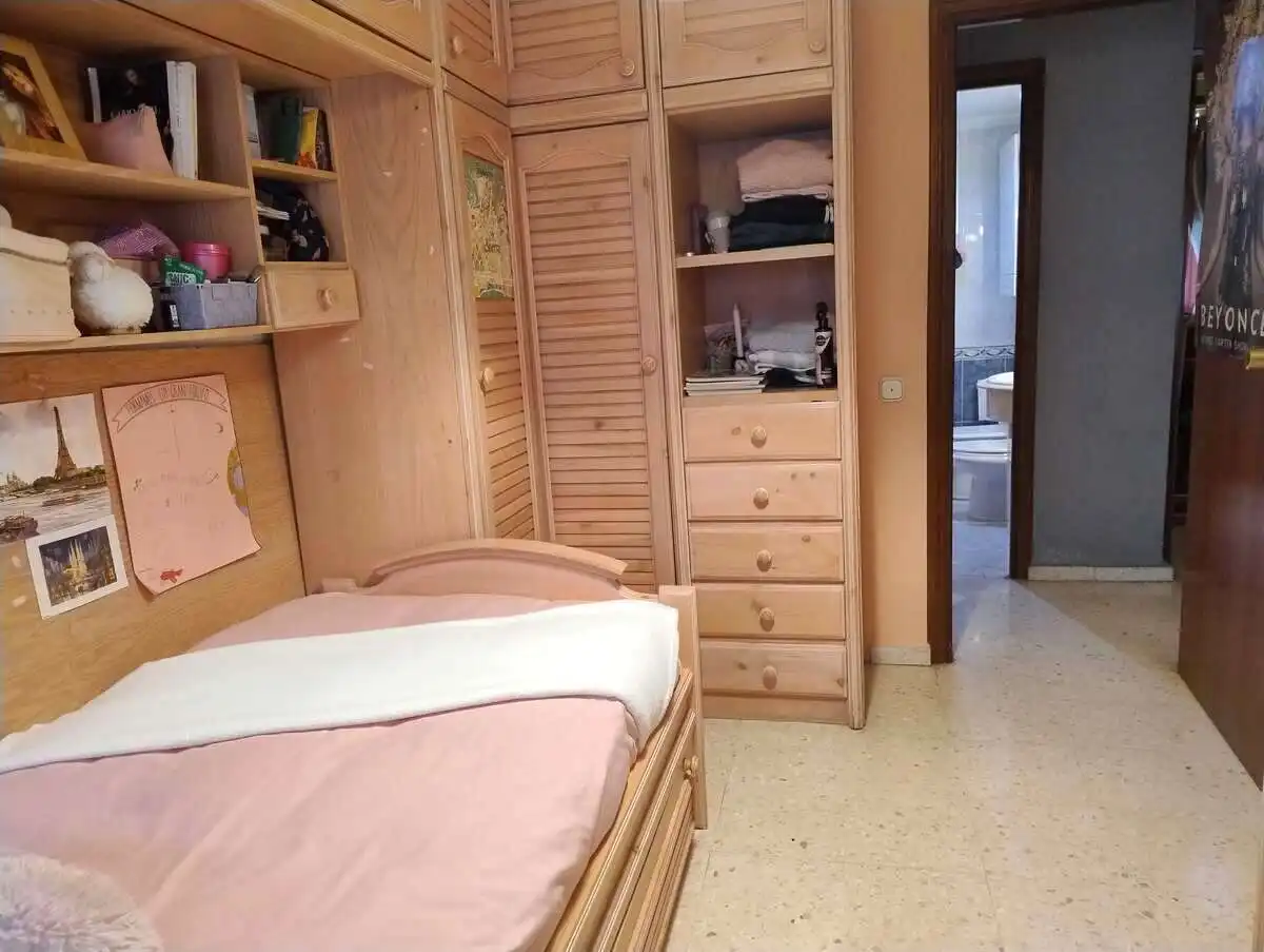 Bedroom of Flat for sale in Sevilla  with Air Conditioner and Balcony