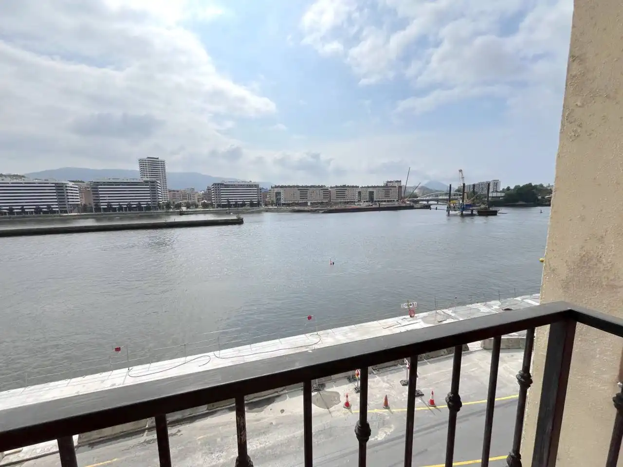 Vista exterior de Piso en venta en Erandio con Calefacción, Parquet y Terraza
