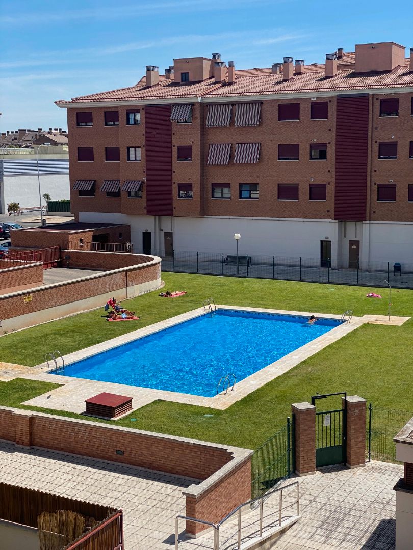 Piscina de Apartament de lloguer en Valladolid Capital amb Calefacció, Parquet i Traster