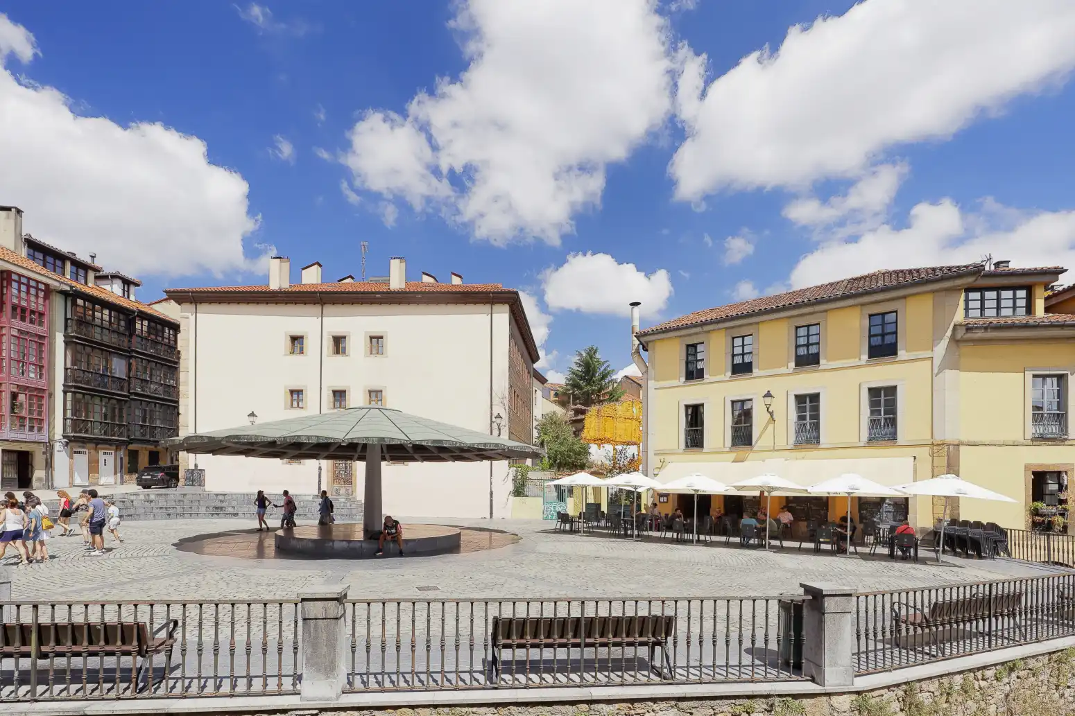 Vista exterior de Casa adosada en venda en Oviedo  amb Calefacció