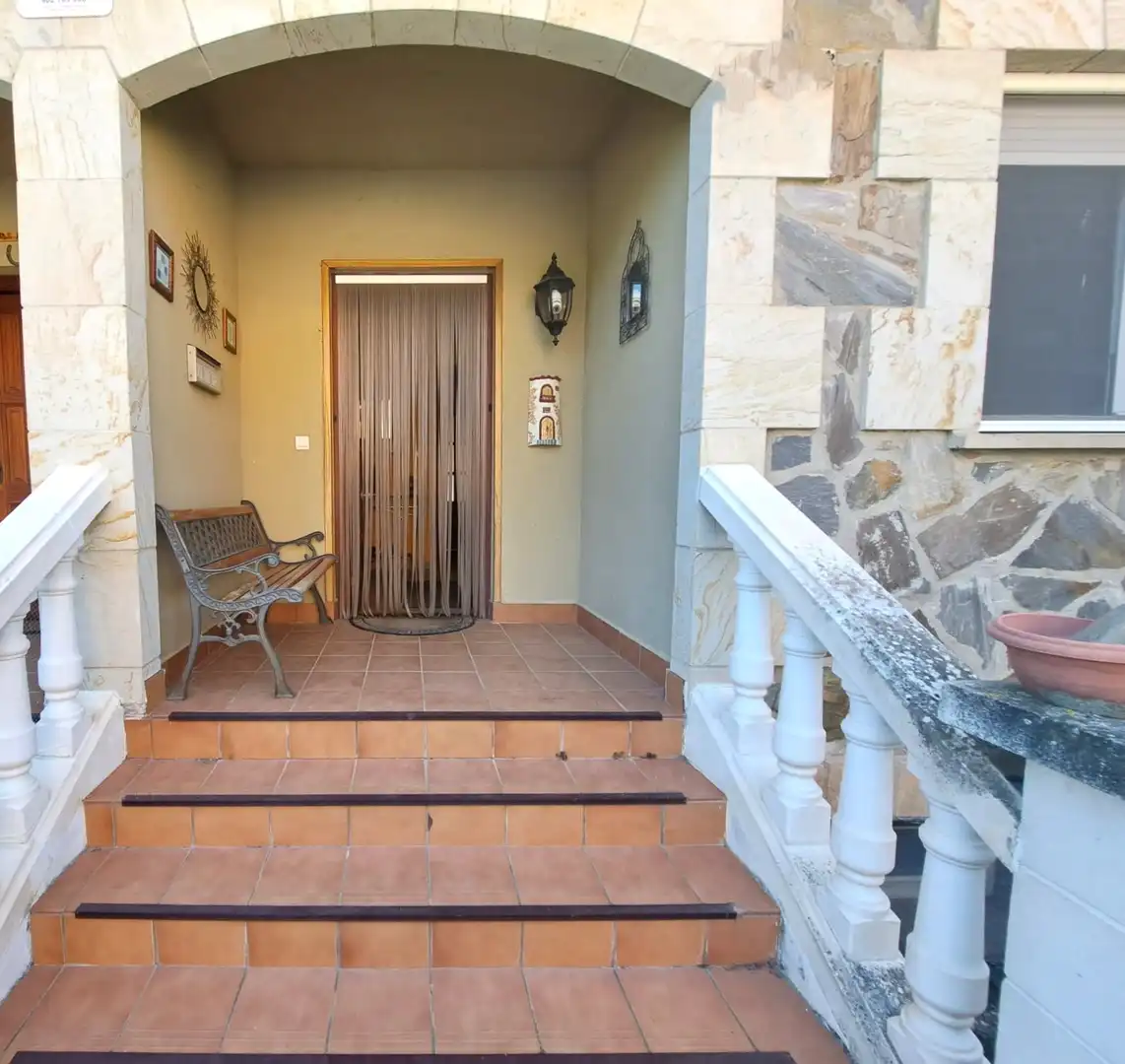 Einfamilien-Reihenhaus zum Verkauf in Zarratón mit Heizung, Terrasse und Möbliert