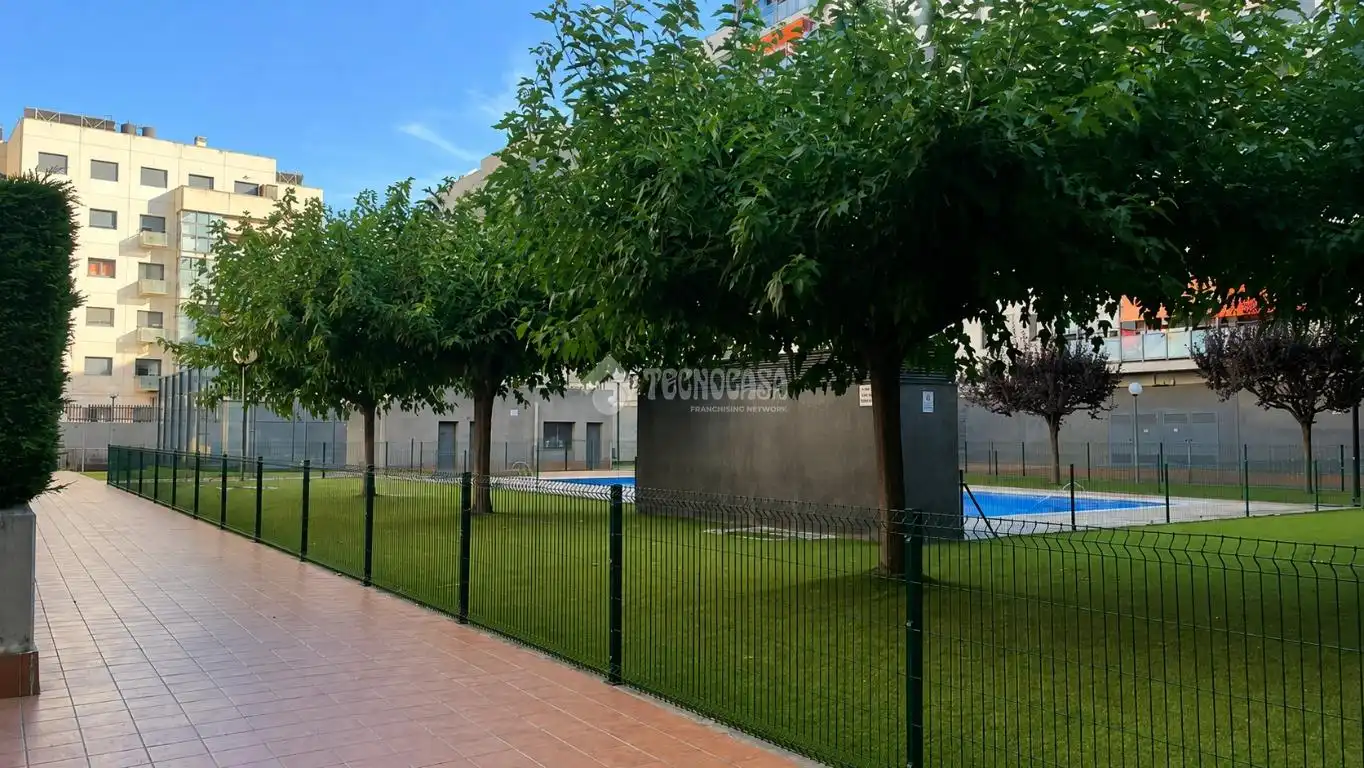 Piscina de Piso en venta en Barberà del Vallès con Aire acondicionado, Trastero y Balcón