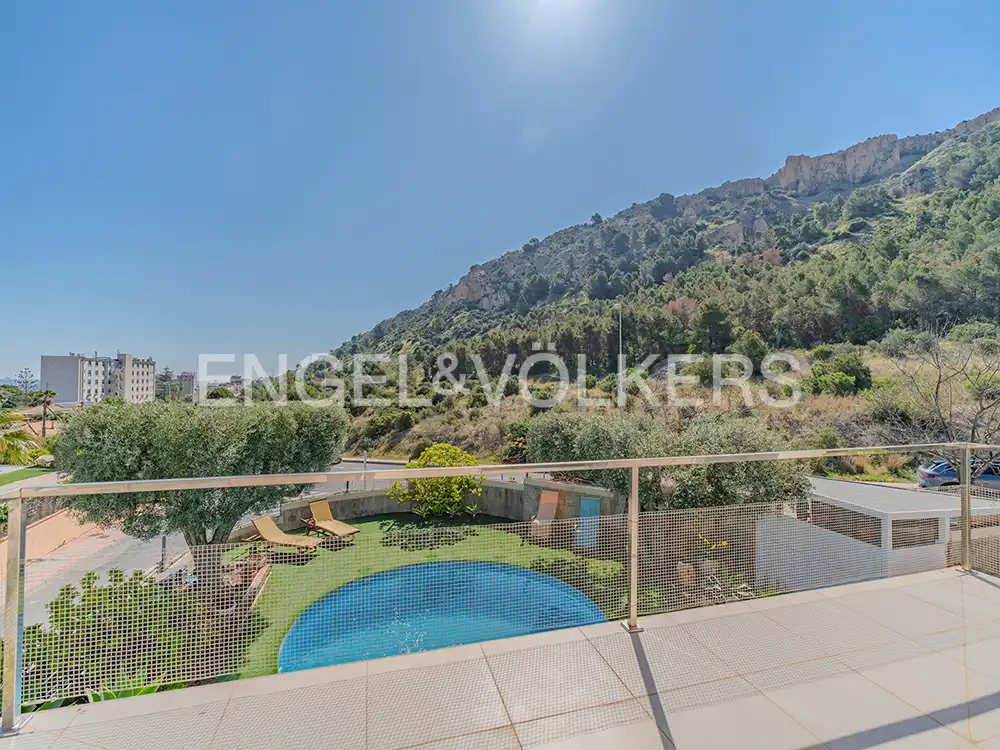 Vista exterior de Casa o xalet en venda en Alicante / Alacant amb Aire condicionat, Calefacció i Jardí privat