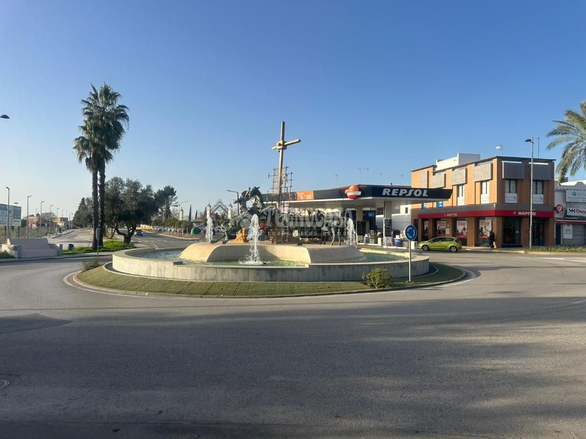 Vista exterior de Garatge en venda en Carmona