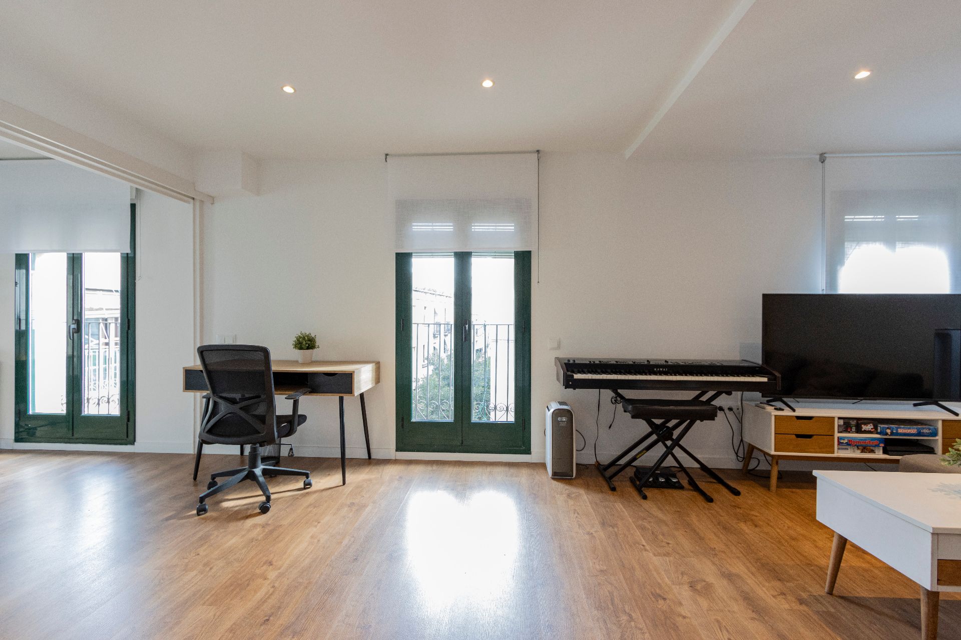 Exterior view of Flat for sale in  Barcelona Capital  with Air Conditioner, Heating and Parquet flooring