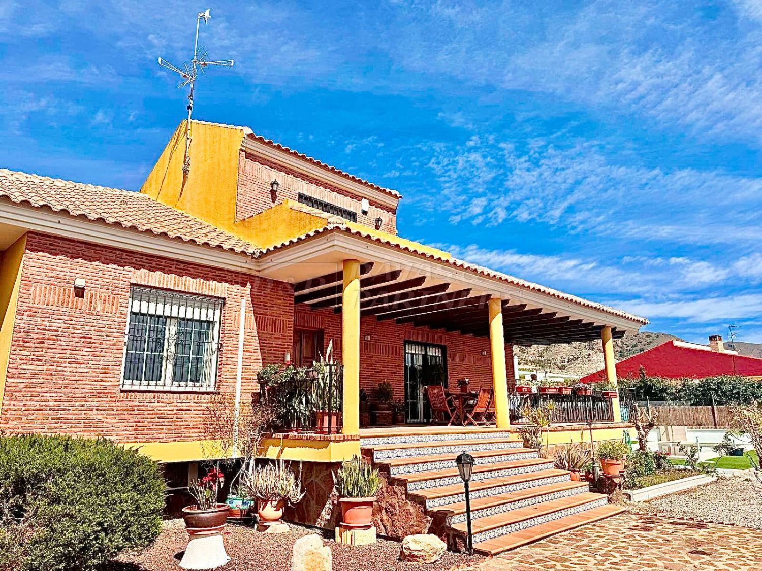 Vista exterior de Casa o xalet en venda en Orihuela amb Aire condicionat, Calefacció i Jardí privat