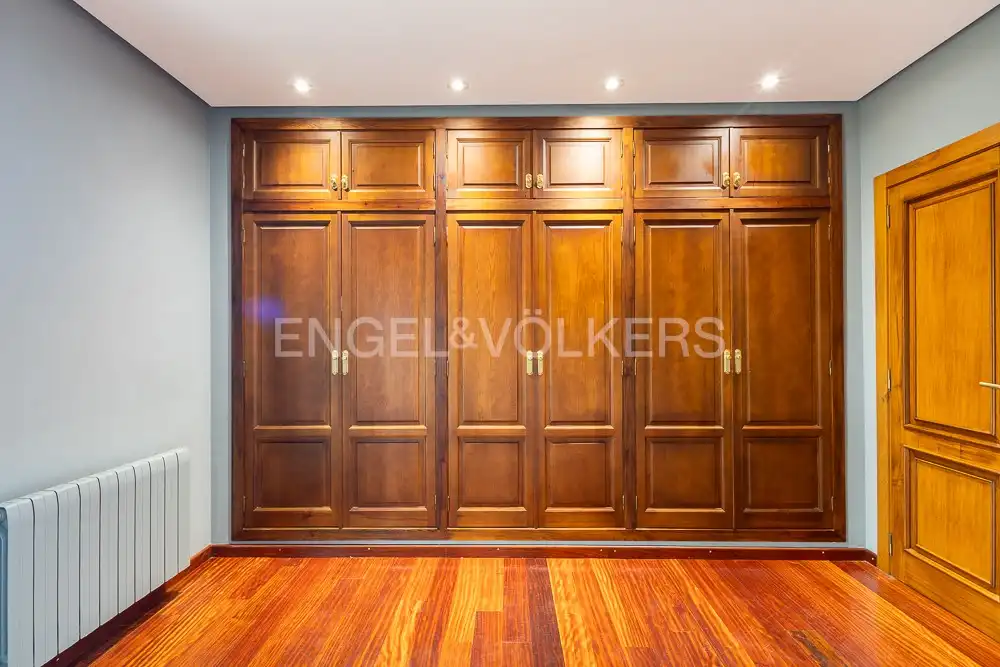 Bedroom of Houses for sale in La Pobla de Vallbona  with Air Conditioner, Heating and Private garden