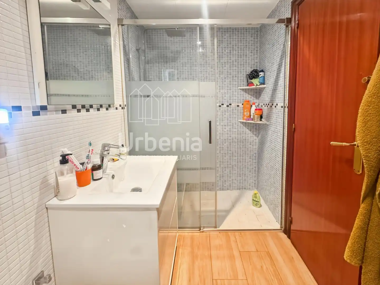 Badezimmer von Wohnung zum Verkauf in Arenys de Mar mit Klimaanlage und Heizung