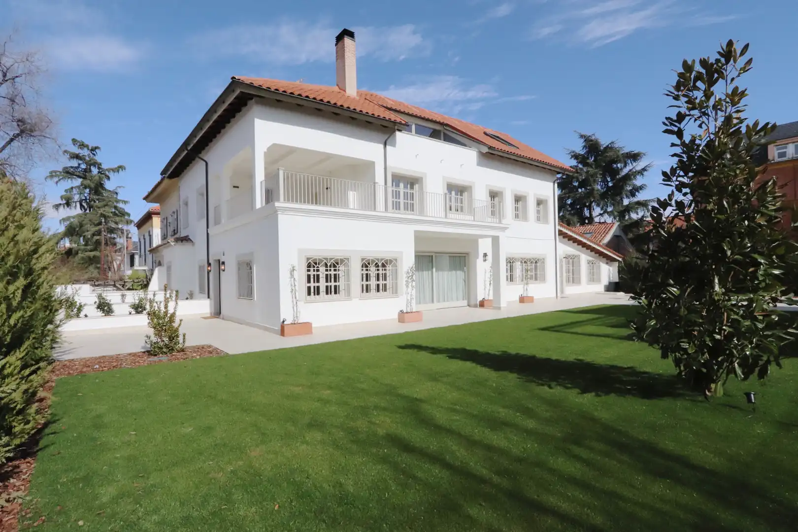 Vista exterior de Casa o xalet de lloguer en Madrid amb Aire condicionat, Calefacció i Jardí privat