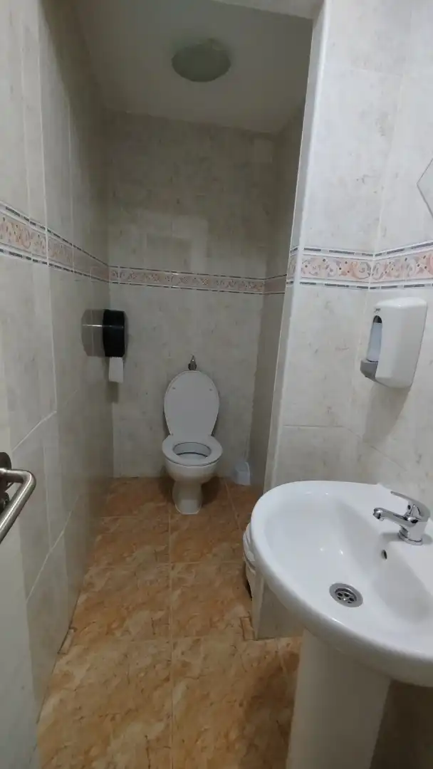 Baño de Local en venta en Azuqueca de Henares con Aire acondicionado, Calefacción y Terraza