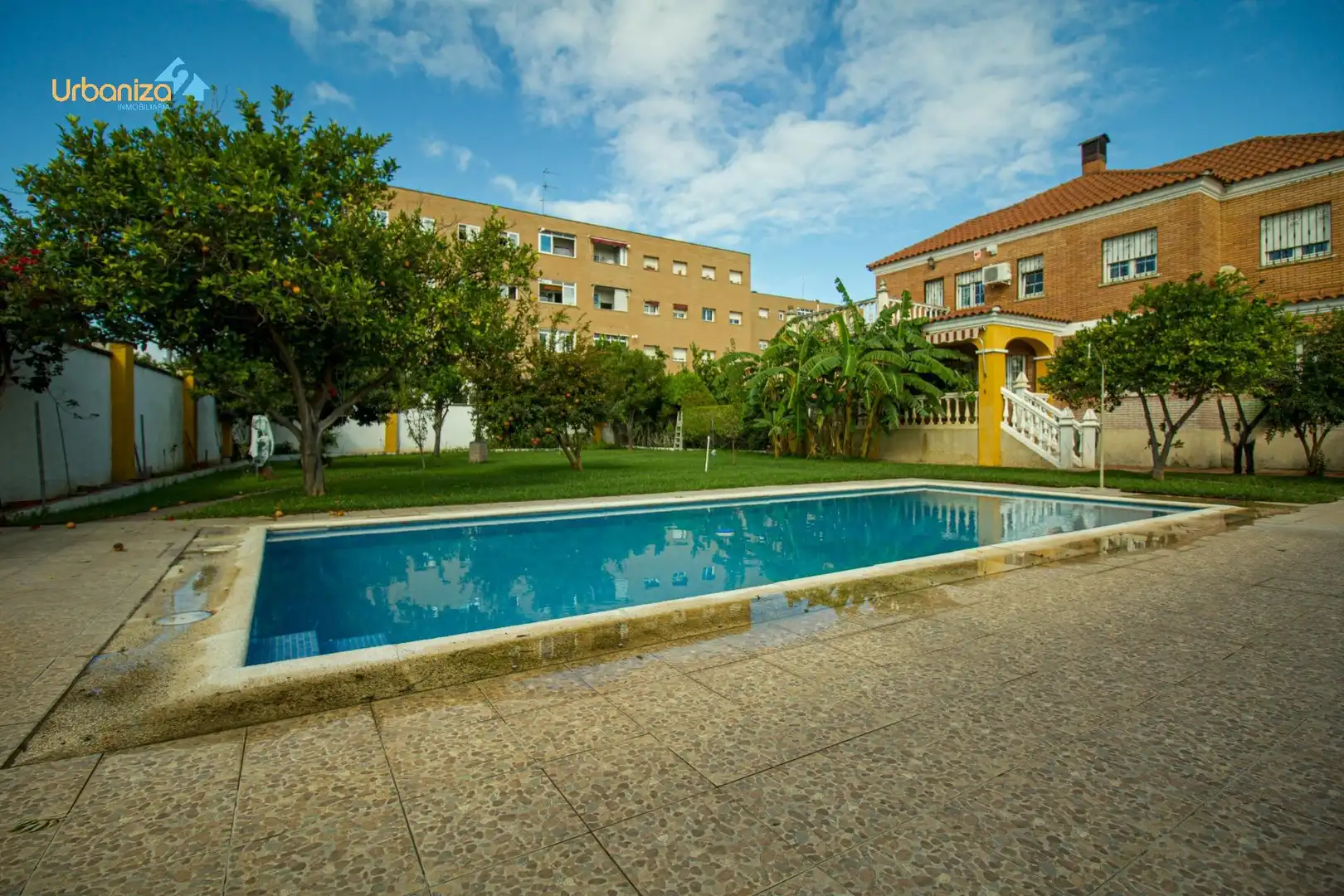 Piscina de Casa o xalet en venda en Badajoz amb Aire condicionat, Jardí privat i Terrassa