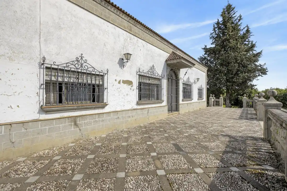 Außenansicht von Country house zum Verkauf in Lora del Río mit Heizung, Privatgarten und Terrasse