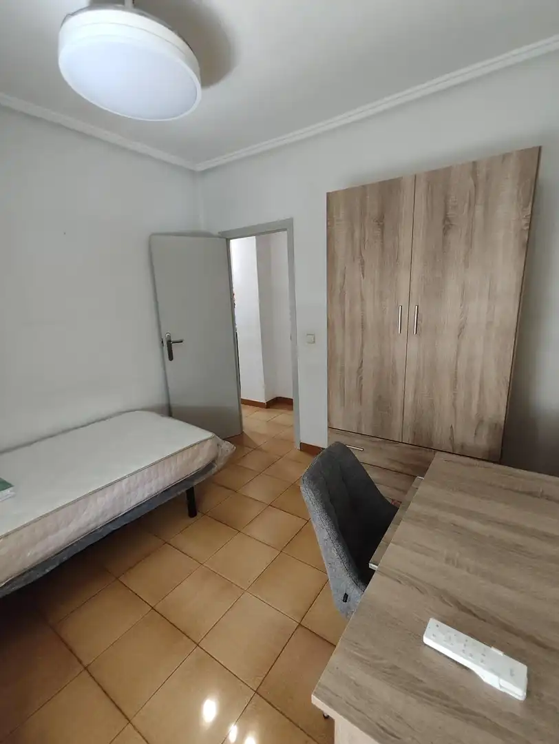 Schlafzimmer von Wohnung zur Miete in Valencia mit Klimaanlage, Heizung und Möbliert