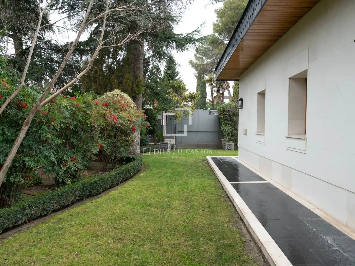 Jardí de Casa o xalet en venda en Madrid amb Aire condicionat, Calefacció i Jardí privat