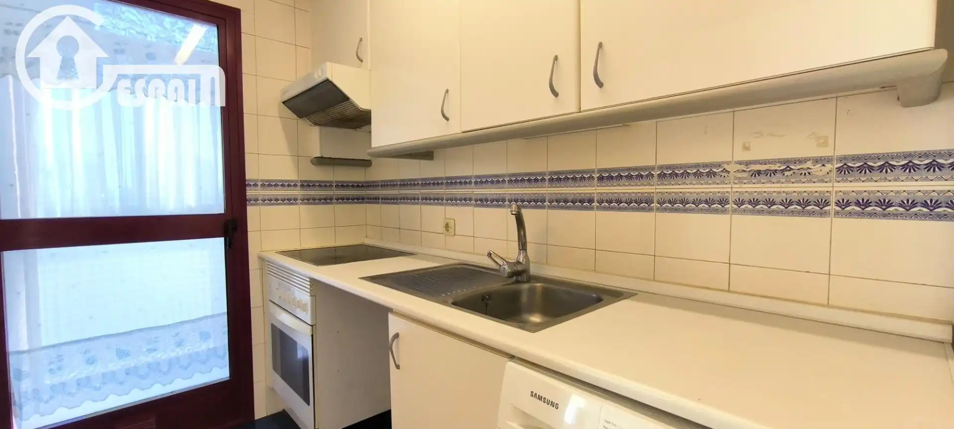 Cuina de Dúplex en venda en Madrid amb Calefacció, Jardí privat i Piscina comunitària